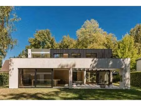 villa architecturale de haute qualité dans un environnement