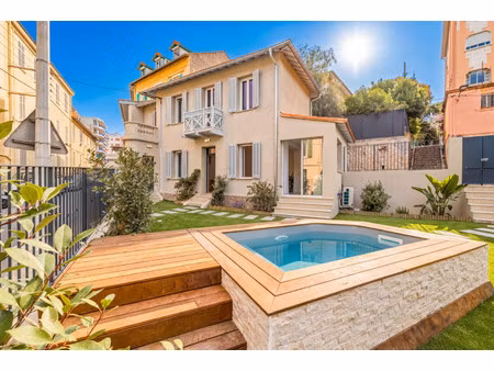 maison de luxe à vendre dans le quartier vallergues