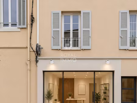 local commercial centre-ville de la garde