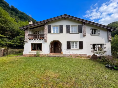 a 10 min de st j p port, spacieuse villa basque avec jardin