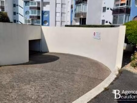 vente garage et parking à saint-gilles-croix-de-vie (85800) : à vendre / saint-gilles-croi
