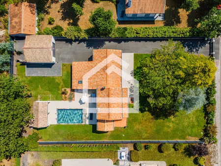 maison familiale clés en main avec piscine et pool house
