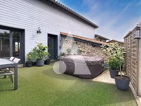 maison de village de caractère avec terrasse et grand garage