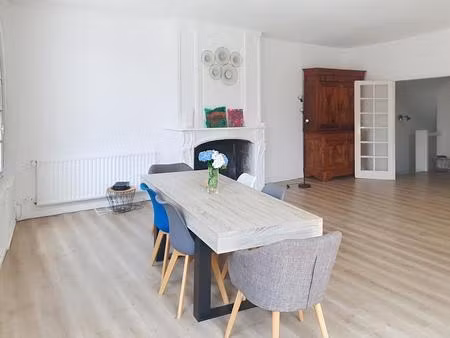 agréable appartement duplex de 160 m² situé dans le centre ville de pontivy, quartier hist