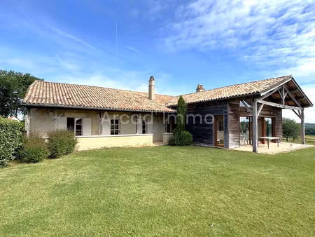 belle fermette rénovée avec goût sur 3700 m2 avec vue.