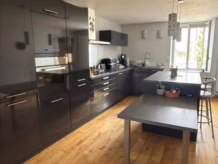 en exclusivite, maison de village de 234m² en bon état avec terrasse