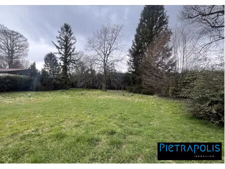 magnifique terrain plat de 821m2 viabilisé au centre de genas !