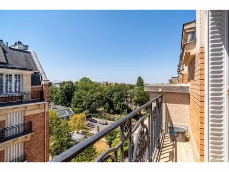 appartement 2 pièces de 54 m² à courbevoie