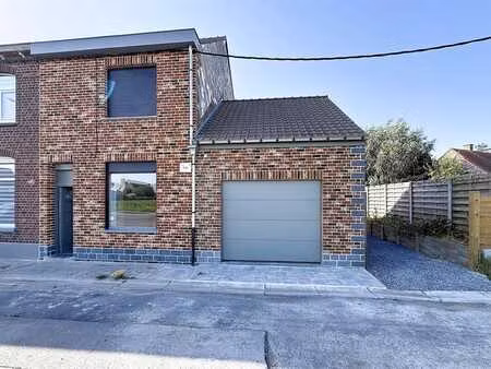 habitation 3 façades avec garage et passage latéral