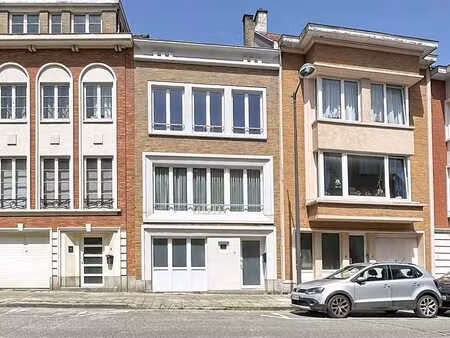 superbe maison rénovée square des latins