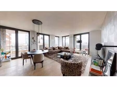 appartement 2 chambres, 2 terrasses, rangement et parking