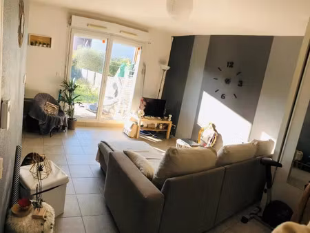 location appartement 1 pièce 26 m² à bron (69500)