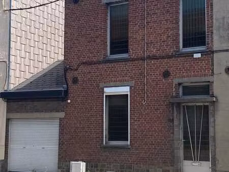 charmante maison à rénover dans le centre de manage !
