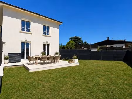 maison . 3 pièces. 72 m²