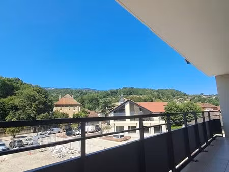 t2 avec terrasse et garage