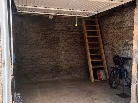 garage avec mezzanine / local de stockage