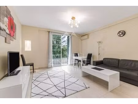 exclusivité – grand 2 pièces avec terrasse et balcon – gambetta / fleurs - mzinc586