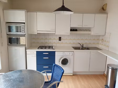 type 2 meuble avec cave et garage centre ville