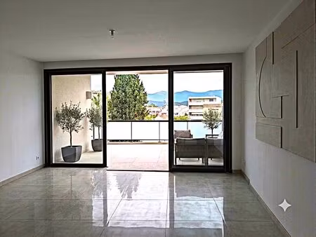superbe t3 standing grande terrasse bord de mer