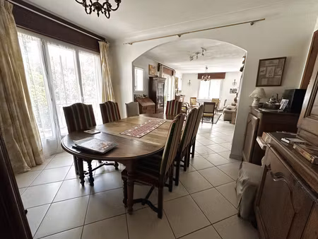 maison sur 2 niveaux avec garage
