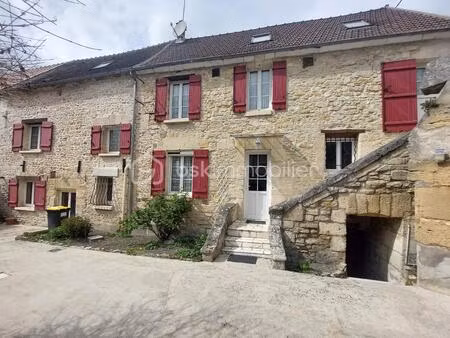 maison en pierre de 180 m² à bury