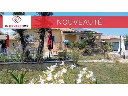 maison d'habitation avec piscine.