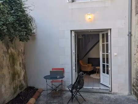 maisonnette meublée 25m² – jardin & terrasse – centre-ville – 450 cc