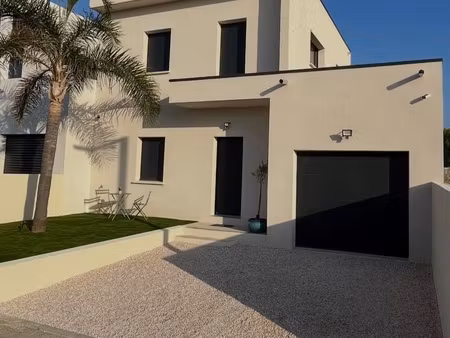 villa contemporaine livrée en 2024 à 700 m de la mer • 125 m² • piscine • sans vis-à-vis
