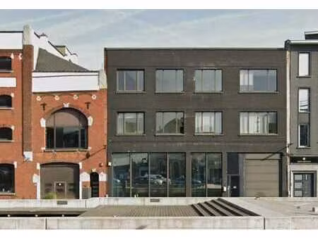 bureau rénové de 250m² sur l'ijzerlaan