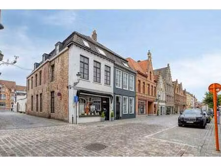 maison commerciale avec appartement dans l'ezelstraat à brug
