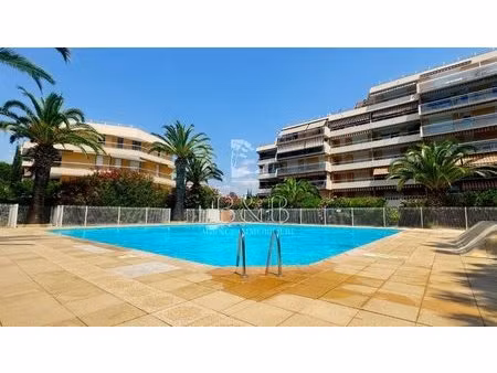 a vendre frejus plage grand t1 de 37 m2 à deux pas de la plage terrasse 11 m2 parking...