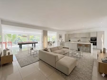 maison de plus de 150 m² avec grand jardin arboré – fréjus