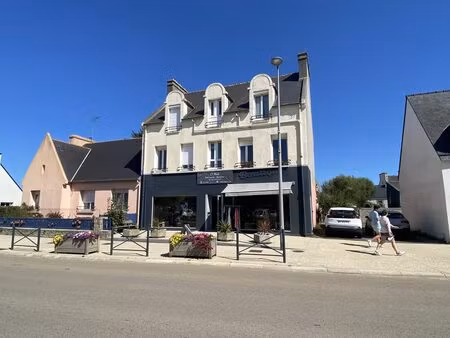 a vendre immeuble 2 etages avec commerce 29890 kerlouan