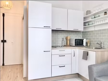 appartement * 2 pièces * 27 m² * 44000 nantes * 621 * 30 * 651