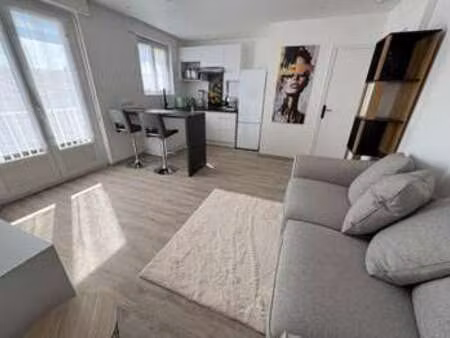location appartement 2 pièces meublé à la rochelle (17000) : à louer 2 pièces meublé / 40m