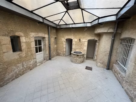 appartement t3 de 88m2 avec patio au pied de la cathédrale d