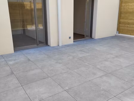t3 avec loggia et terrasse