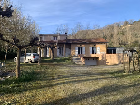 grande maison 165m avec sous sol entier et piscine