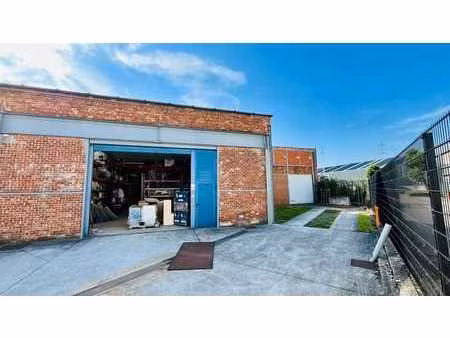 avenue p. gilson : entrepôt +- 220 m²