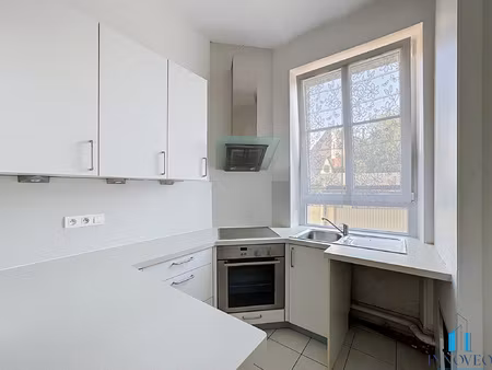 f3 dans bel immeuble bien entretenu