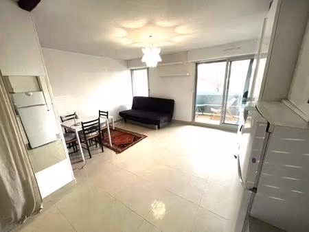 grand studio de 27.83 m² meublé avec loggia et parking