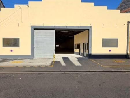 grand garage hangar à louer