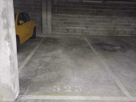 parking couvert, ferme, et sécurise