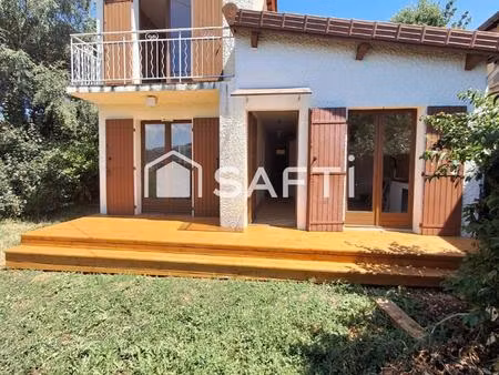 charmante maison de ville de 105 m² avec jardin clos et vue sur les monuments du puy-en-ve