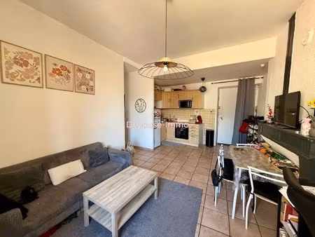 loue t2 meuble en plein centre ville de valence dans une petite copropriété