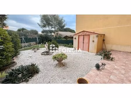 type 2 jardin terrasse véranda calme proche plage et commerces