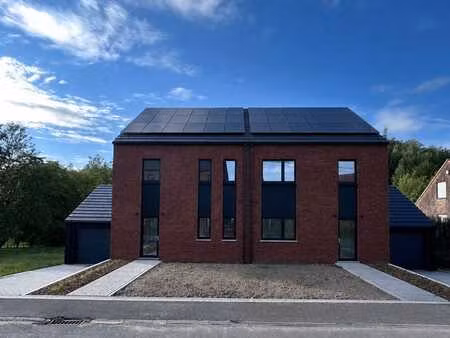maison 5ch a+ charleroi, panneaux solaires (44)