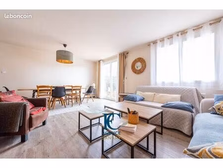 appartement 3 pièces 84 m²