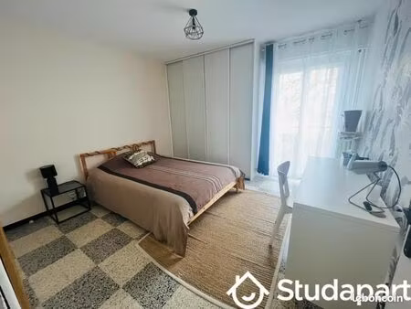 chambre 1 pièce 13 m²