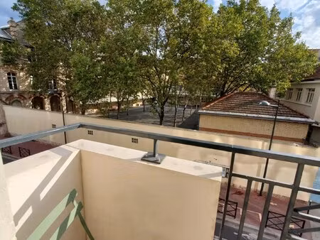 2 pieces avec balcon + parking
